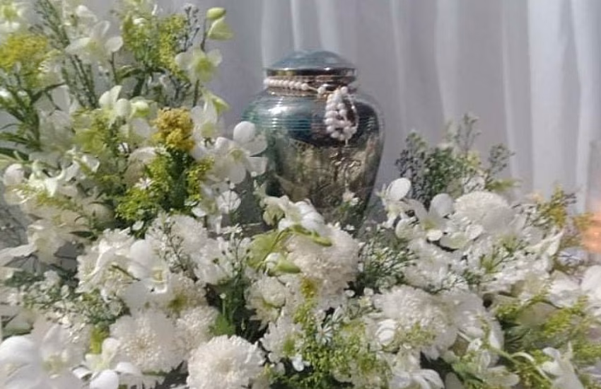 Symbolism of Colors and Materials in Funeral Urns